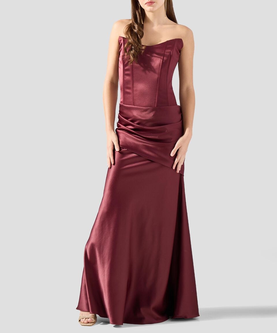 Vestido largo color vino con corsé